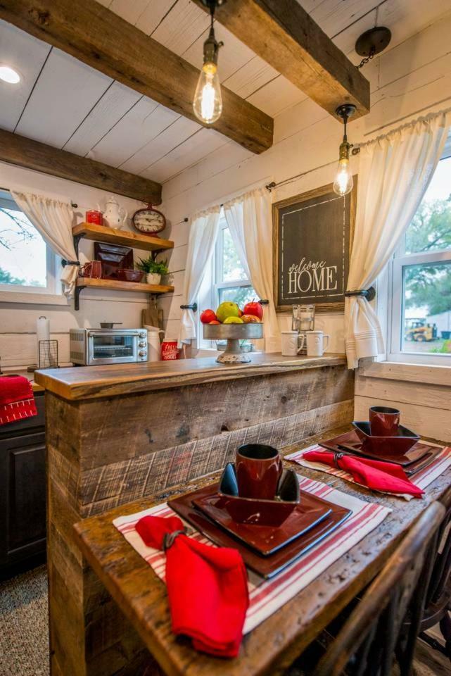 Cozy Cabin Little Red Hen 12 Min To Magnolia واكو المظهر الخارجي الصورة