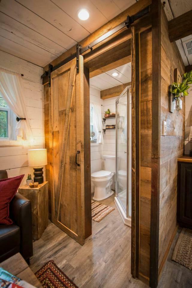 Cozy Cabin Little Red Hen 12 Min To Magnolia واكو المظهر الخارجي الصورة