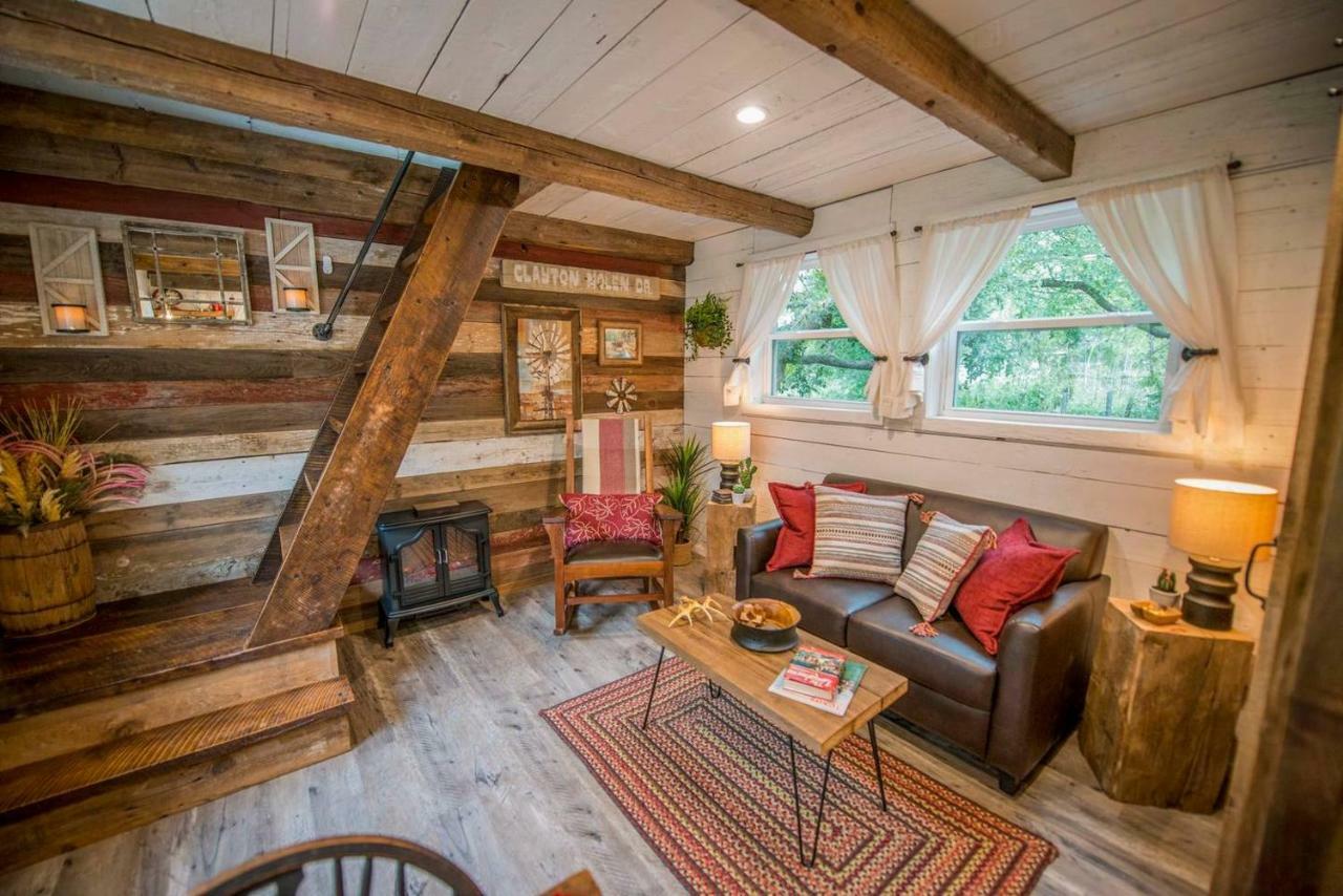 Cozy Cabin Little Red Hen 12 Min To Magnolia واكو المظهر الخارجي الصورة