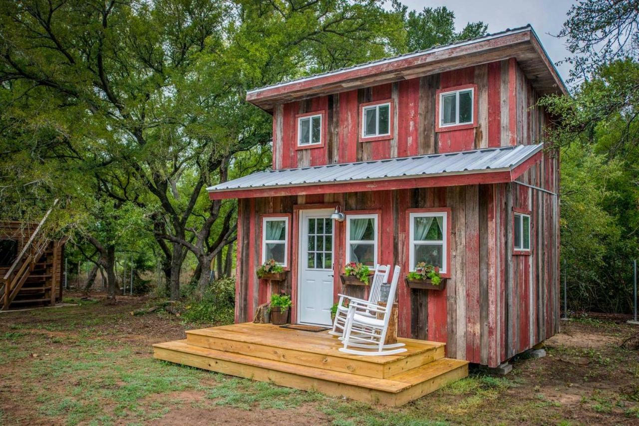 Cozy Cabin Little Red Hen 12 Min To Magnolia واكو المظهر الخارجي الصورة
