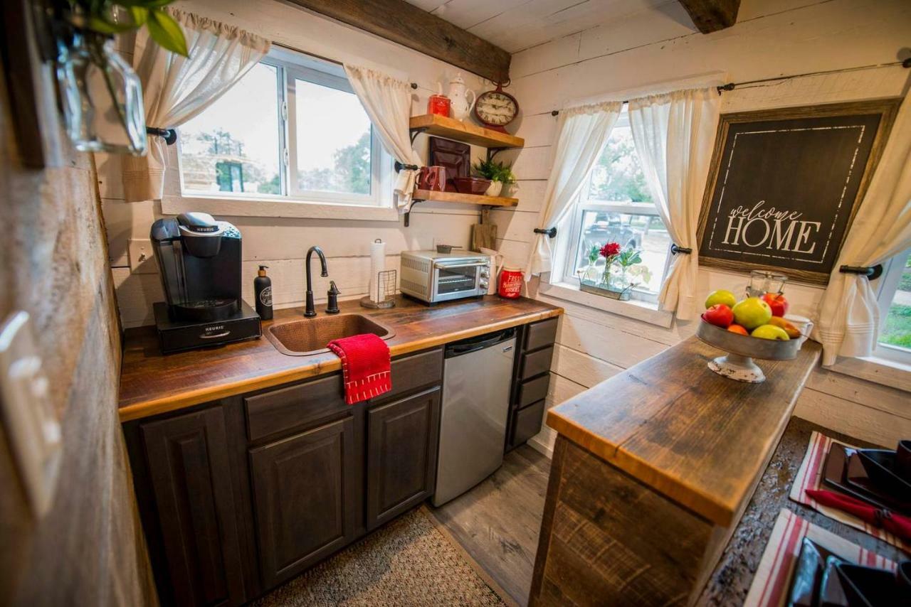 Cozy Cabin Little Red Hen 12 Min To Magnolia واكو المظهر الخارجي الصورة