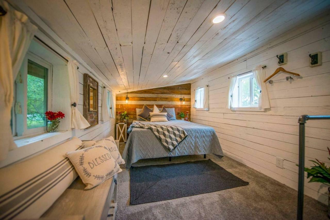 Cozy Cabin Little Red Hen 12 Min To Magnolia واكو المظهر الخارجي الصورة