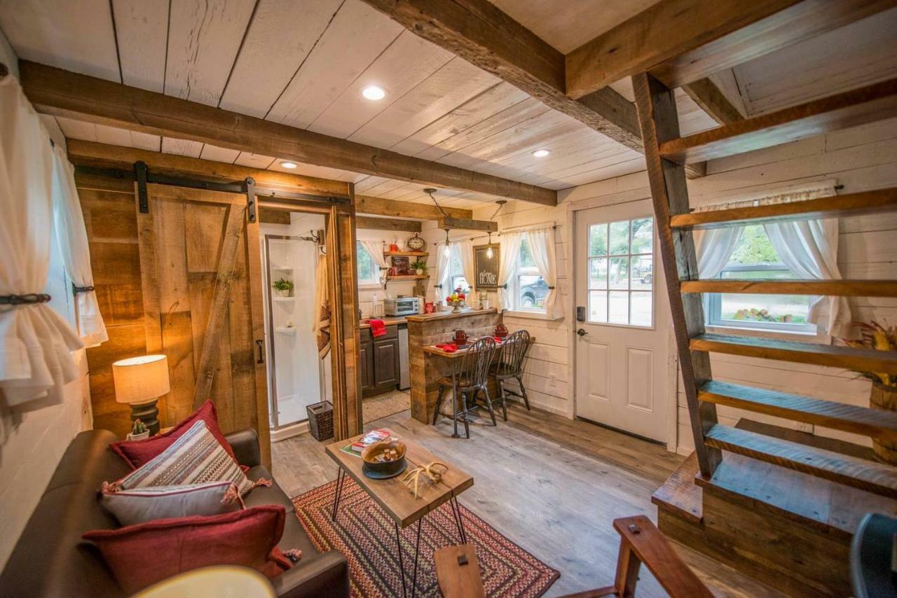 Cozy Cabin Little Red Hen 12 Min To Magnolia واكو المظهر الخارجي الصورة