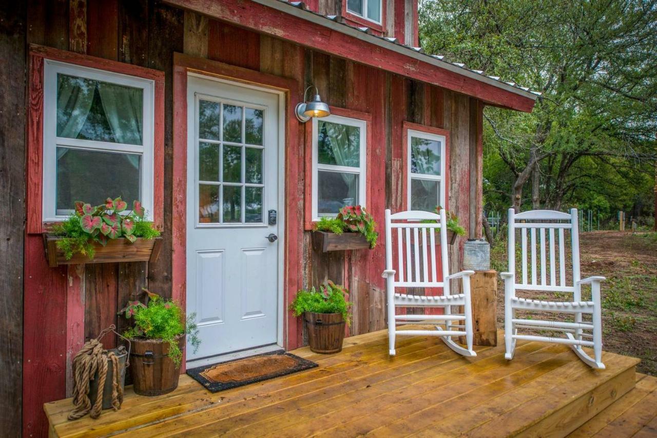 Cozy Cabin Little Red Hen 12 Min To Magnolia واكو المظهر الخارجي الصورة